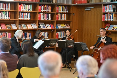 Die Vienna Strings begleiten den Abend musikalisch. © Edith Saurer Fonds / Christopher Glanzl